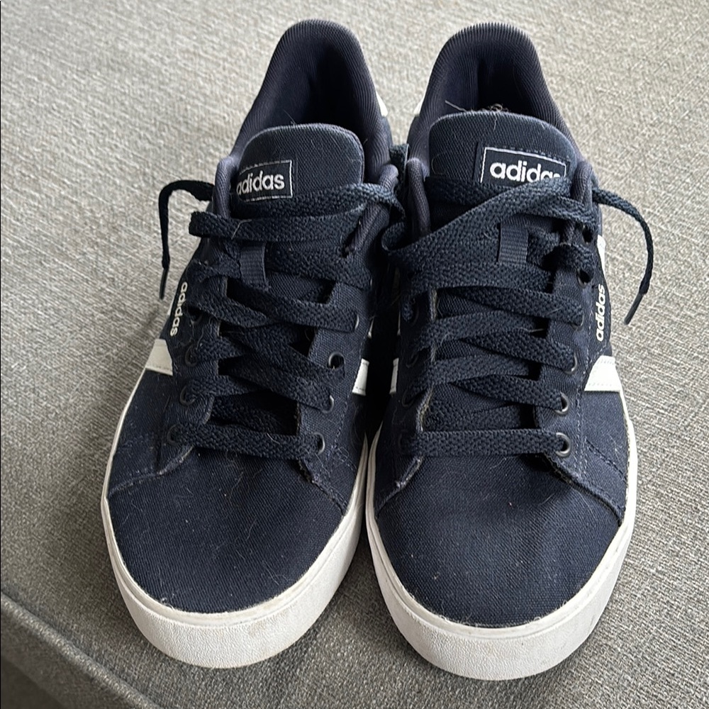 Youth adidas daily sneakers size 6 youth